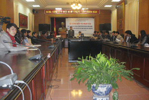 Reviewing contest of posters on founding anniversary of the Communist Party of Vietnam